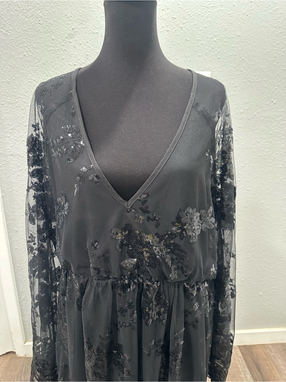Boohoo Plus Size 16 Black Sequin Long Sleeve VNeck Pullover Dress Party Holiday - Picture 4 of 14